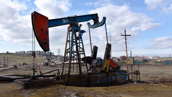 Нефтяной насос в Сураханском районе Баку - Sputnik Azərbaycan