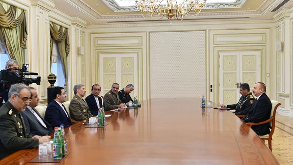 Президент Ильхам Алиев принял делегацию во главе с министром обороны и поддержки Вооруженных сил Ирана - Sputnik Азербайджан