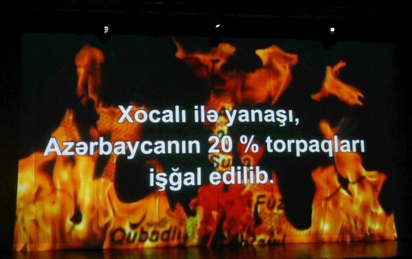 Премьера спектакля Когда цветет миндаль, посвященного 26-й годовщине Ходжалинской трагедии - Sputnik Азербайджан