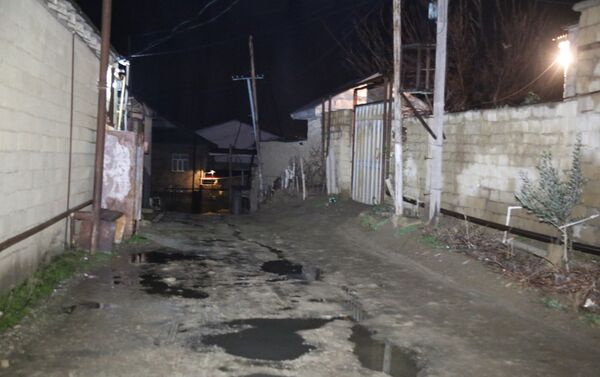 В массиве 1А поселка Локбатан Гарадагского района лопнула водопроводная труба - Sputnik Азербайджан