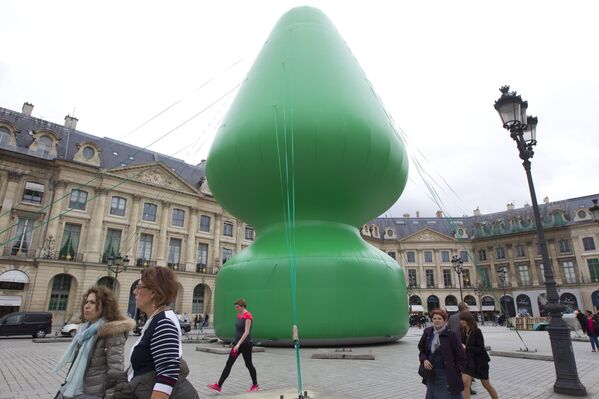 Надувная рождественская елка на площади Парижа - Sputnik Азербайджан