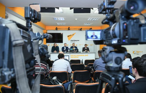 Конференции на тему Будущее азербайджано-российских отношений в мультимедийном пресс-центре Sputnik Азербайджан - Sputnik Азербайджан