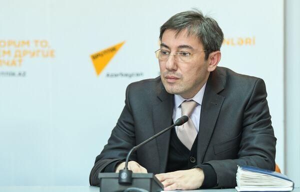 Азербайджанский политолог Ильгар Велизаде на пресс-конференции в мультимедийном пресс-центре Sputnik Азербайджан - Sputnik Азербайджан