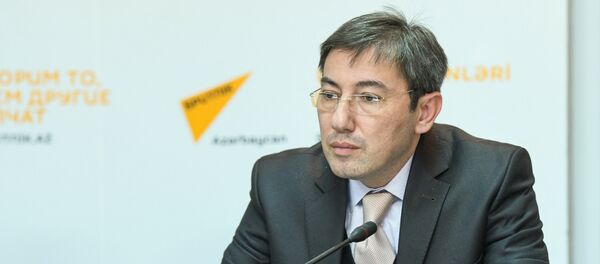 Азербайджанский политолог Ильгар Велизаде на пресс-конференции в мультимедийном пресс-центре Sputnik Азербайджан Азербайджанский политолог Ильгар Велизаде на пресс-конференции в мультимедийном пресс-центре Sputnik Азербайджан - Sputnik Азербайджан
