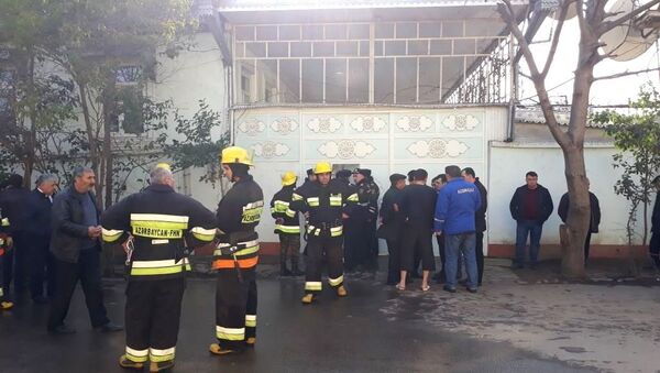 Сотрудники противопожарной охраны МЧС по Товузскому району на месте происшествия - Sputnik Азербайджан
