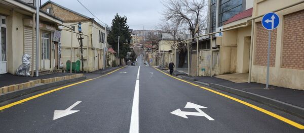 Отремонтированная дорога в Бинагадинском районе Баку Отремонтированная дорога в Бинагадинском районе Баку - Sputnik Азербайджан