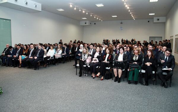 Конференция на тему Поддержка малого предпринимательства в Бакинском бизнес-центре - Sputnik Азербайджан