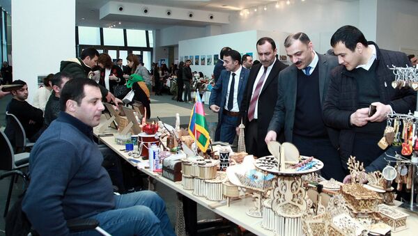 Выставка-ярмарка в рамках конференции на тему Поддержка малого предпринимательства в Бакинском бизнес-центре - Sputnik Азербайджан