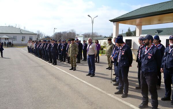 Скауты встретились с солдатами, проходящими службу в прифронтовой зоне - Sputnik Азербайджан