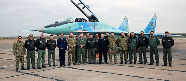 Мобильная учебная группа НАТО проводит семинар в Баку - Sputnik Азербайджан