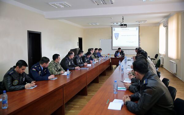 Мобильная учебная группа НАТО проводит семинар в Баку - Sputnik Азербайджан