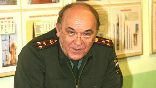 Российский эксперт, военный обозреватель, полковник в отставке Виктор Баранец - Sputnik Азербайджан