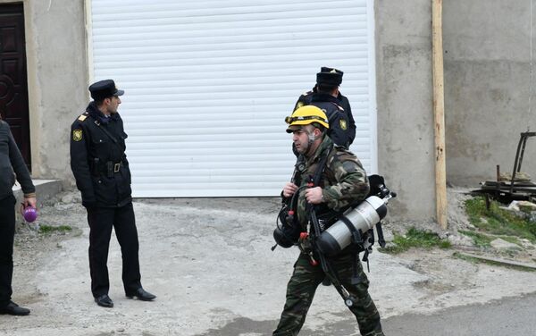 Тушение пожара в Республиканском наркологическом диспансере в Баку - Sputnik Азербайджан
