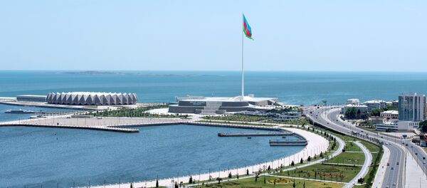 Спортивно-концертный комплекс Бакинский кристальный зал (слева) или Baku Crystal Hall на площади государственного флага Азербайджана с флагштоком и Музеем государственного флага Спортивно-концертный комплекс Бакинский кристальный зал (слева) или Baku Crystal Hall на площади государственного флага Азербайджана с флагштоком и Музеем государственного флага - Sputnik Азербайджан