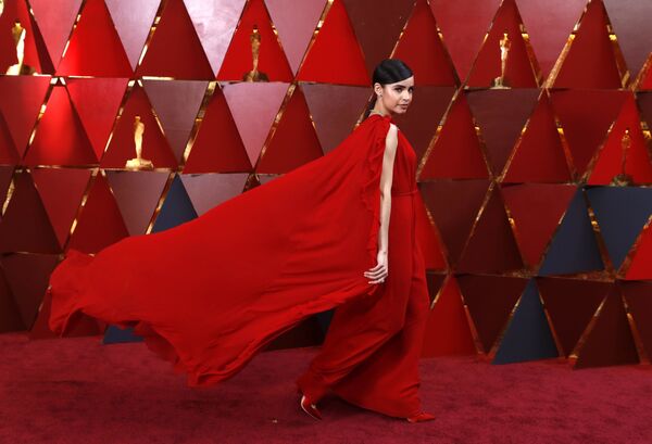 Актриса София Карсон на красной дорожке церемонии вручения Оскар-2018 в Калифорнии - Sputnik Азербайджан