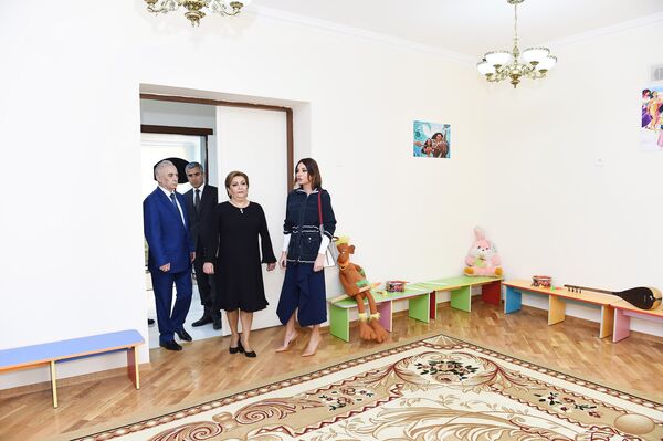 Birinci vitse-prezident Mehriban Əliyeva Bakının Maştağa qəsəbəsində 9 saylı sanatoriya tipli körpələr evi-uşaq bağçasının yeni binasının açılışında iştirak edib Birinci vitse-prezident Mehriban Əliyeva Bakının Maştağa qəsəbəsində 9 saylı sanatoriya tipli körpələr evi-uşaq bağçasının yeni binasının açılışında iştirak edib - Sputnik Azərbaycan
