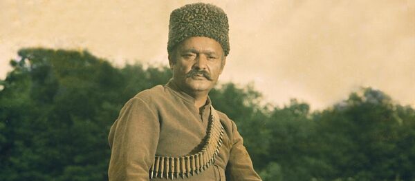 Гасан Турбов в образе Гачаг Неби в фильме Пора седлать коней, 1983 год - Sputnik Азербайджан