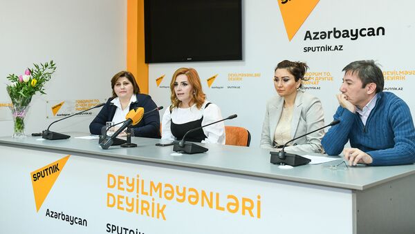 Пресс-конференция на тему Решение проблем социальной адаптации женщин, подвергшихся насилию - Sputnik Azərbaycan