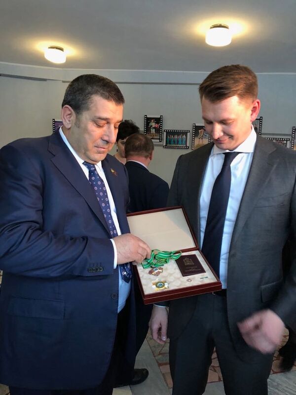 Глава азербайджанской диаспоры в Москве Ализаман Рагимов награжден орденом Святого Сергея Радонежского Глава азербайджанской диаспоры в Москве Ализаман Рагимов награжден орденом Святого Сергея Радонежского - Sputnik Азербайджан