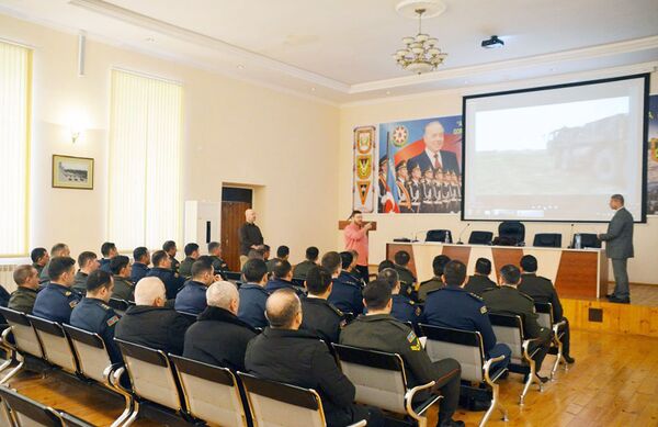 Bakıda ABŞ Avropa Komandanlığı tərəfindən seminar keçirilib Bakıda ABŞ Avropa Komandanlığı tərəfindən seminar keçirilib - Sputnik Азербайджан