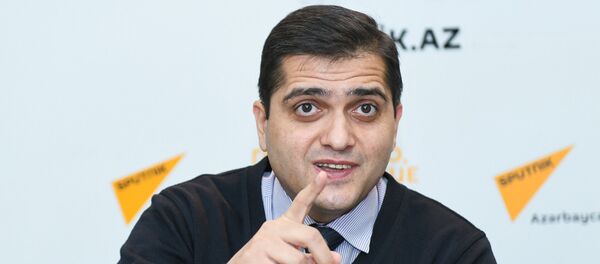 Политолог Эльхан Шахиноглу - Sputnik Азербайджан