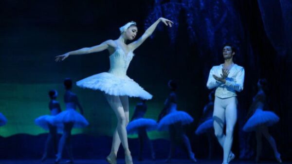 Балет Лебединое озеро на сцене Театра оперы и балета - Sputnik Азербайджан