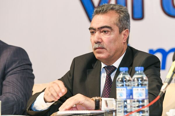 Сафарли: журналисты должны реагировать на абсурд в соцсетях в СМИ Сафарли: журналисты должны реагировать на абсурд в соцсетях в СМИ - Sputnik Азербайджан