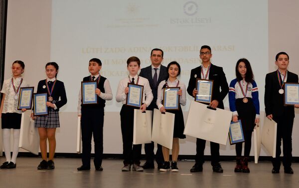 Победители II Олимпиады по логике имени Лютфи Заде - Sputnik Азербайджан