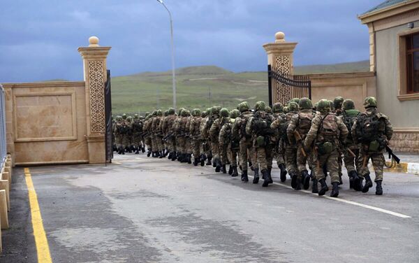 Войска, участвующие в учениях, направляются в районы оперативного предназначения - Sputnik Азербайджан