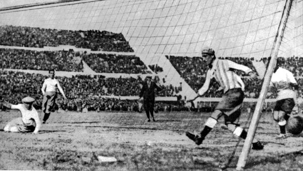 Первый футбольный чемпионат мира в Уругвае, 1930 год - Sputnik Азербайджан