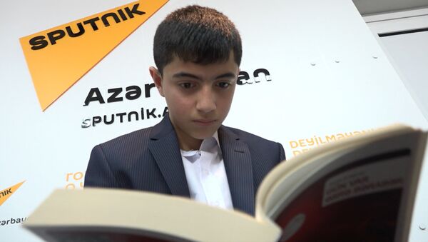 Азербайджанец читает со скоростью света - Sputnik Азербайджан