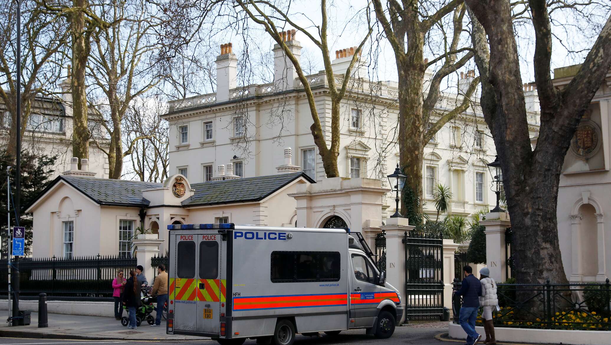 Посольство в лондоне. Посольство РФ В Лондоне. Посольство РФ В Великобритании. Посольство Росси в Британии. Здание посольства России в Лондоне.