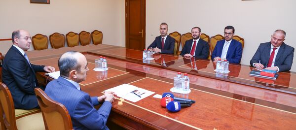 Али Гасанов на встрече с председателем Совета директоров и гендиректором агентства Анадолу Шенолом Казанджи и генеральным директором телеканала TRT Ибрагимом Эреном - Sputnik Азербайджан