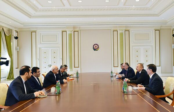 Делегация во главе с министром иностранных дел Ирана Мохаммадом Джавадом Зарифом на встрече с президентом Азербайджана Ильхамом Алиевым Делегация во главе с министром иностранных дел Ирана Мохаммадом Джавадом Зарифом на встрече с президентом Азербайджана Ильхамом Алиевым - Sputnik Азербайджан