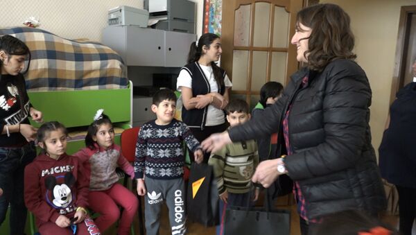 Sputnik Азербайджан раздал подарки детям из приюта - Sputnik Азербайджан