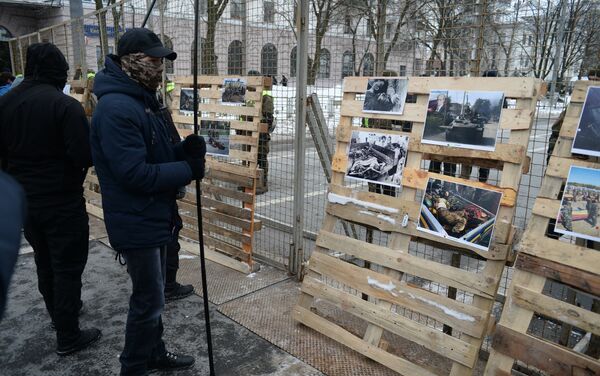 Украинская полиция заблокировала доступ к посольству Российской Федерации в Киеве - Sputnik Азербайджан