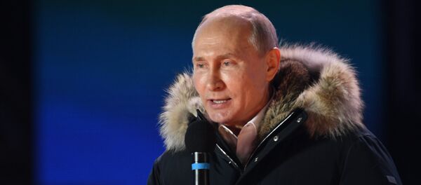 Президент РФ В. Путин посетил митинг-концерт в Москве, посвященный годовщине воссоединения Крыма с Россией - Sputnik Азербайджан