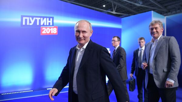 Vladimir Putin və Dmitri Peskov, arxiv - Sputnik Azərbaycan