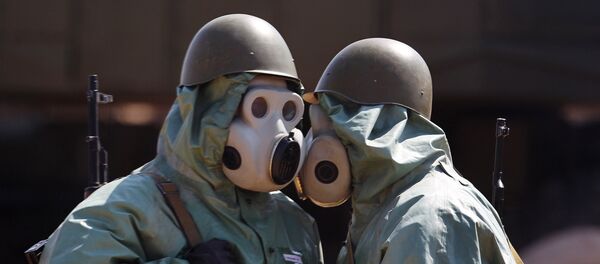 Военнослужащие в средствах химической защиты, фото из архива - Sputnik Азербайджан