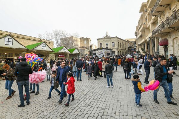 Празднование Новруз Байрамы в центре Баку - Sputnik Азербайджан