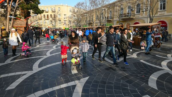 Празднование Новруз Байрамы в центре Баку - Sputnik Азербайджан