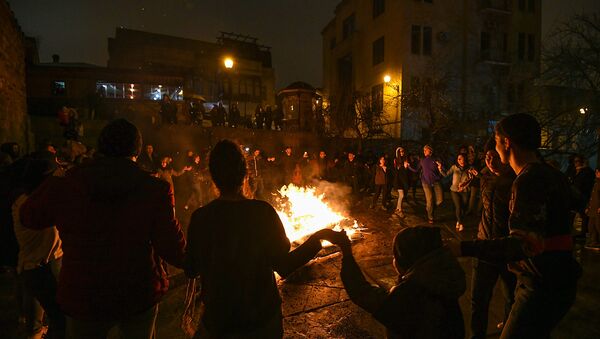 Празднование Новруз Байрамы в центре Баку - Sputnik Azərbaycan