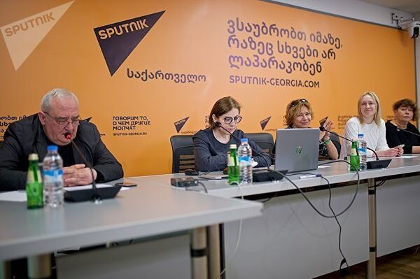 Мастер-класс в рамках образовательного проекта SputnikPro в Мультимедийном пресс-центре Sputnik Грузия Мастер-класс в рамках образовательного проекта SputnikPro в Мультимедийном пресс-центре Sputnik Грузия - Sputnik Азербайджан