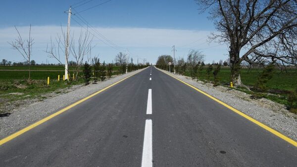 Автомобильная дорога в Азербайджане после реконструкции, архивное фото - Sputnik Азербайджан