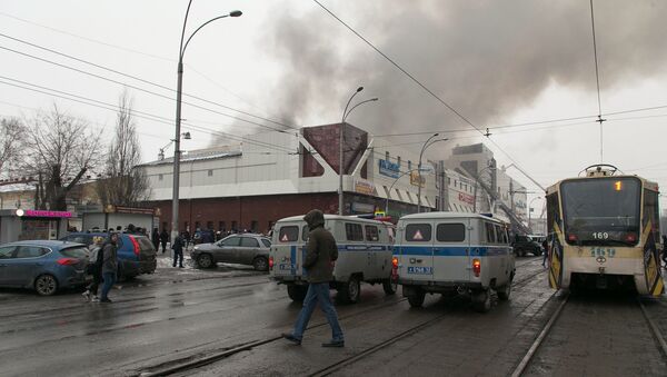 Пожар в торговом центре Зимняя вишня в Кемерово - Sputnik Азербайджан