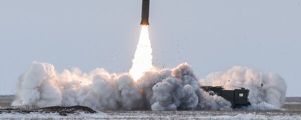Пуск баллистической ракеты оперативно-тактического ракетного комплекса (ОТРК) Искандер-М с полигона Капустин Яр в Астраханской области - Sputnik Азербайджан