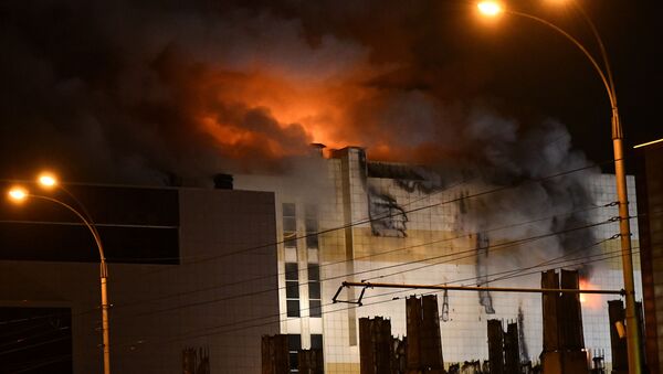 Пожар в торговом центре «Зимняя вишня» в Кемерово  - Sputnik Azərbaycan