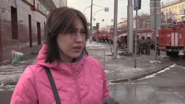 Очевидцы пожара в ТЦ в Кемерово рассказывают о произошедшем - Sputnik Азербайджан