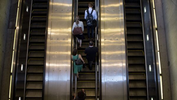 Эскалатор в метро, фото из архива - Sputnik Азербайджан