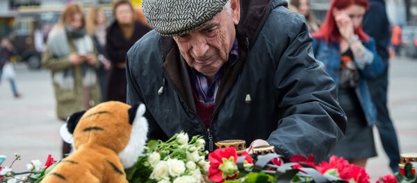 Акции в память о погибших при пожаре в ТЦ Зимняя вишня Акции в память о погибших при пожаре в ТЦ Зимняя вишня - Sputnik Азербайджан